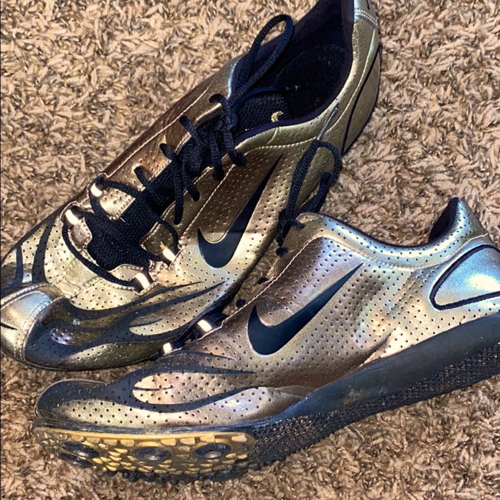 Ight weight track spikes